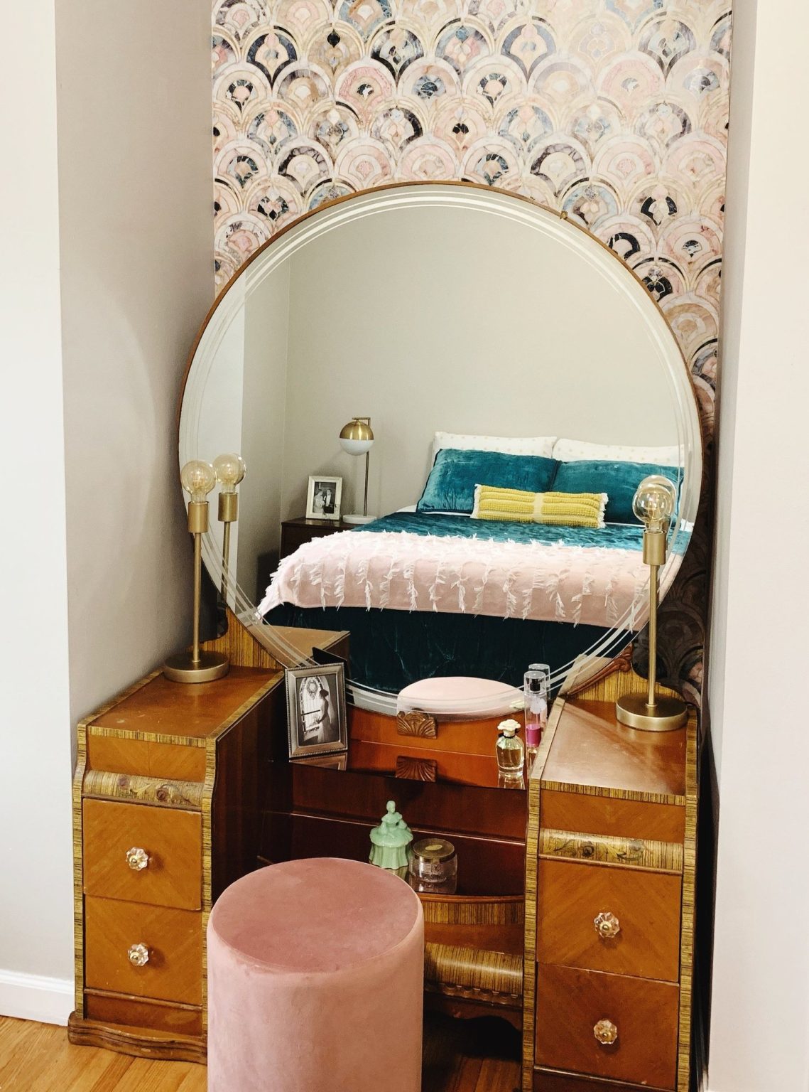 30 Stunning DIY Bedroom Vanity Ideas - Modern Mama